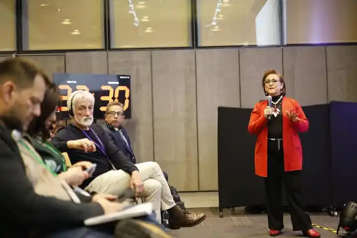 Image from MinSaludColombia: 🔬🎗 *En el Congreso Internacional “90 Años de Transformación por el C...