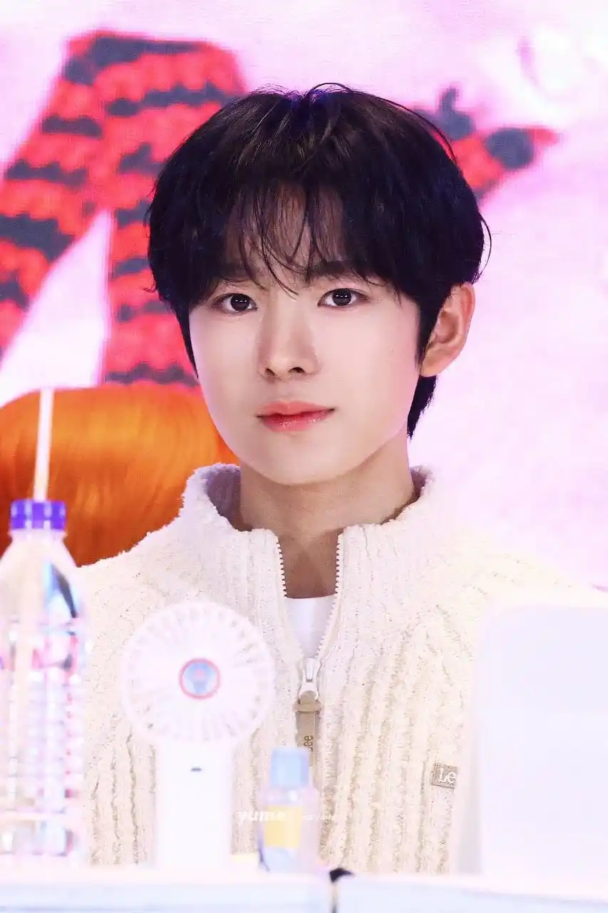 Image from NCT WISH: `Preview YUSHI at Yizhiyu Fansign (offline) in beijing` ©®: on pict ...