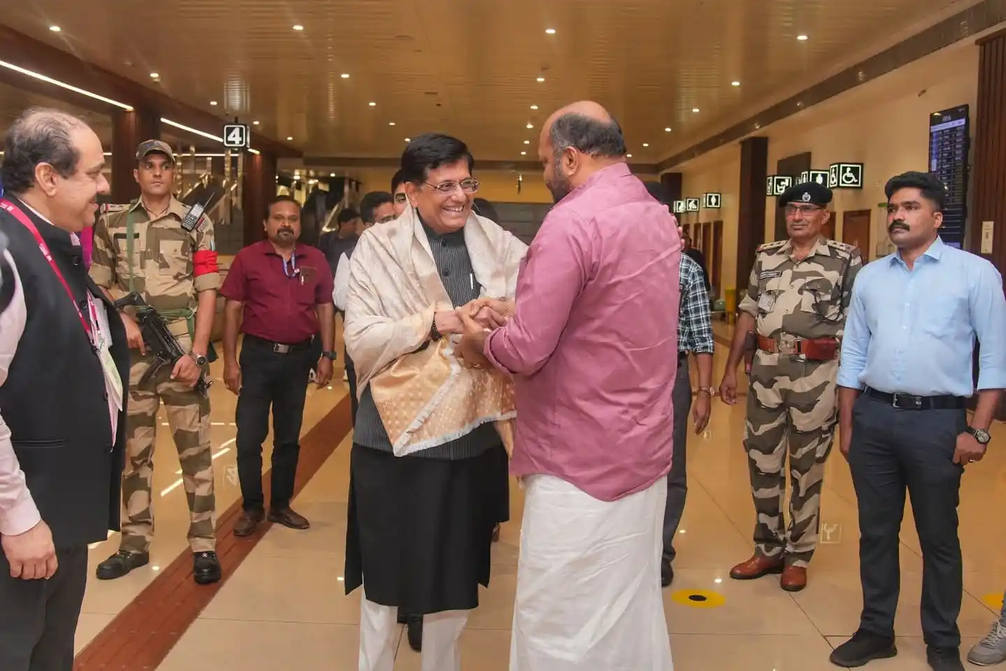Image from P Rajeev: ഇൻവെസ്റ്റ് കേരള ഗ്ലോബൽ സമ്മിറ്റിൽ പങ്കെടുക്കാനെത്തിയ കേന്ദ്ര വ്യവസായ വ...