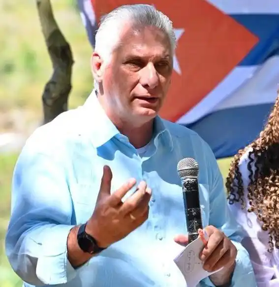 Image from Periódico Granma | Cuba: 🏕️💪🇨🇺En el aniversario 130 del Grito de Baire, el Presidente cuban...
