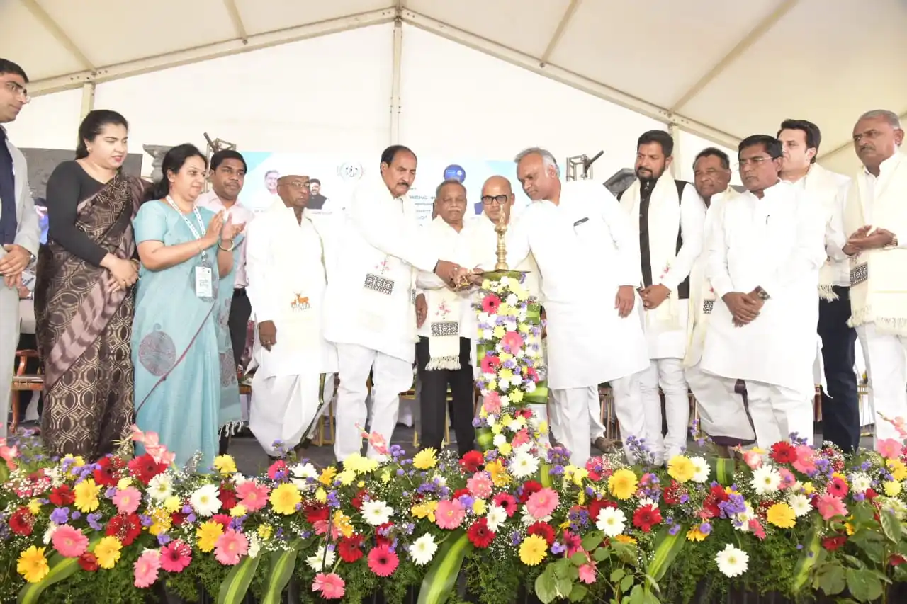 Image from Priyank Kharge 🇮🇳: ಕಲಬುರಗಿ ನಗರದ  ಶ್ರೀ ಶರಣಬಸವೇಶ್ವರರ ಜಾತ್ರಾ ಮೈದಾನದಲ್ಲಿ ಕರ್ನಾಟಕ ರಾಜ್ಯ ಜೀವನೋಪ...