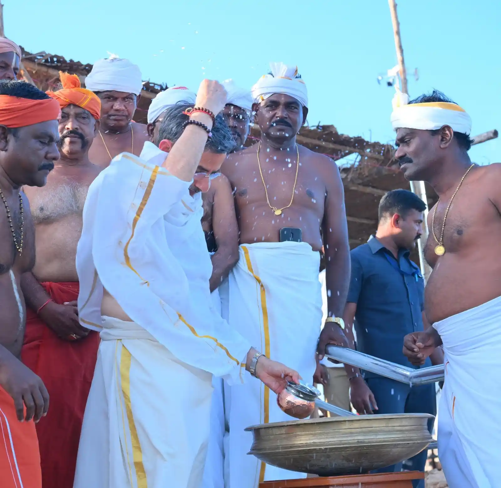 Image from Raj Bhavan, Tamil Nadu: Prayed at the holy Avathara Pathi, Thiruchendur where Bhagwan Sri Maha...