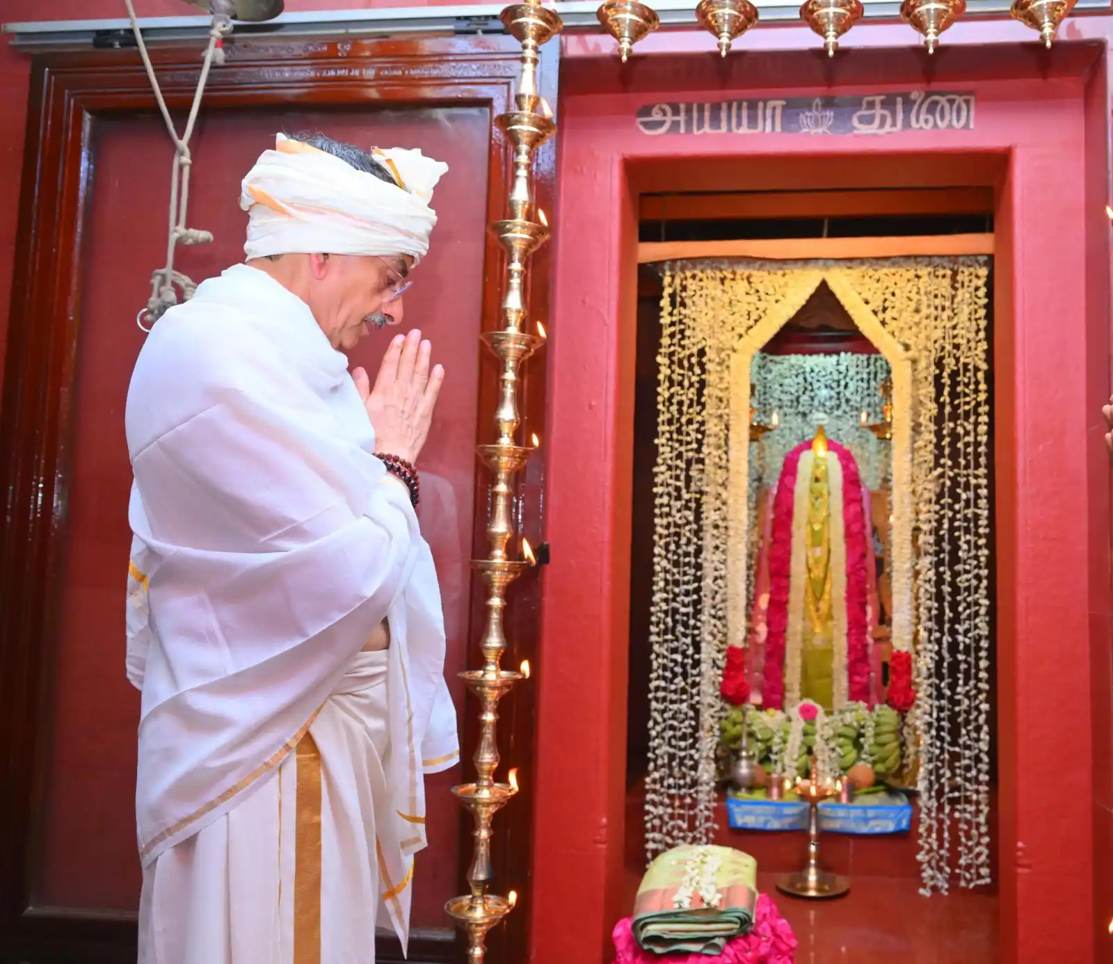Image from Raj Bhavan, Tamil Nadu: திருச்செந்தூரில் உள்ள புனித அவதாரப் பதியில் வழிபட்டேன். அங்கு கொல்லம் ...