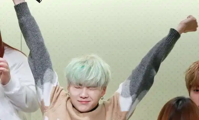 Image from Suga Agustd🍊🪷🖤💜: D-115✨   TE AMAMOS YOONGI  FLORES PARA YOONGI  TE ESPERAREMOS YOONGI N...