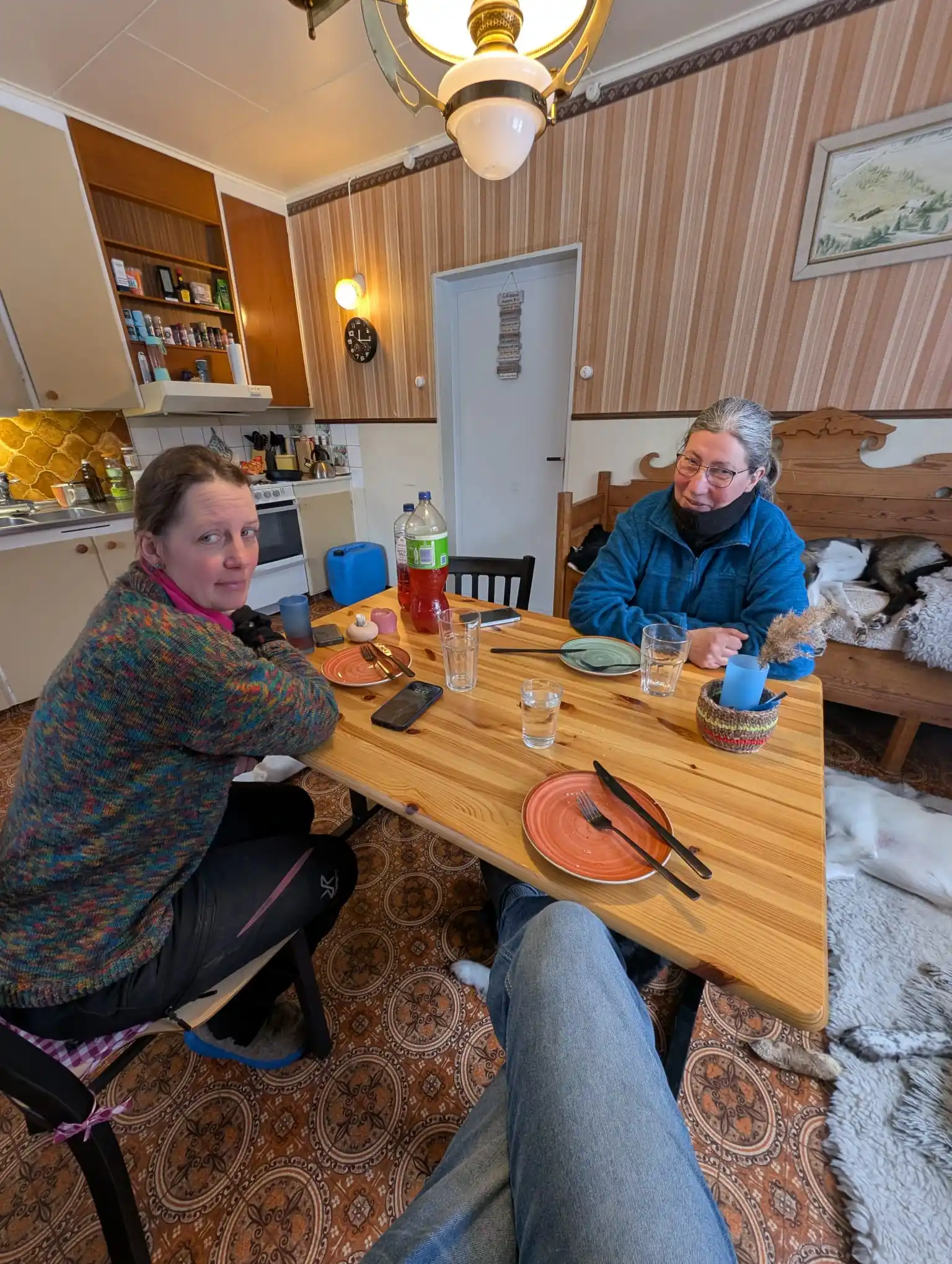 Image from Alaskan-Huskys „Vom Wilden Moor“: Mittagessen und Strategiebesprechnug. Es ist hektisch, die Zeit rennt,...