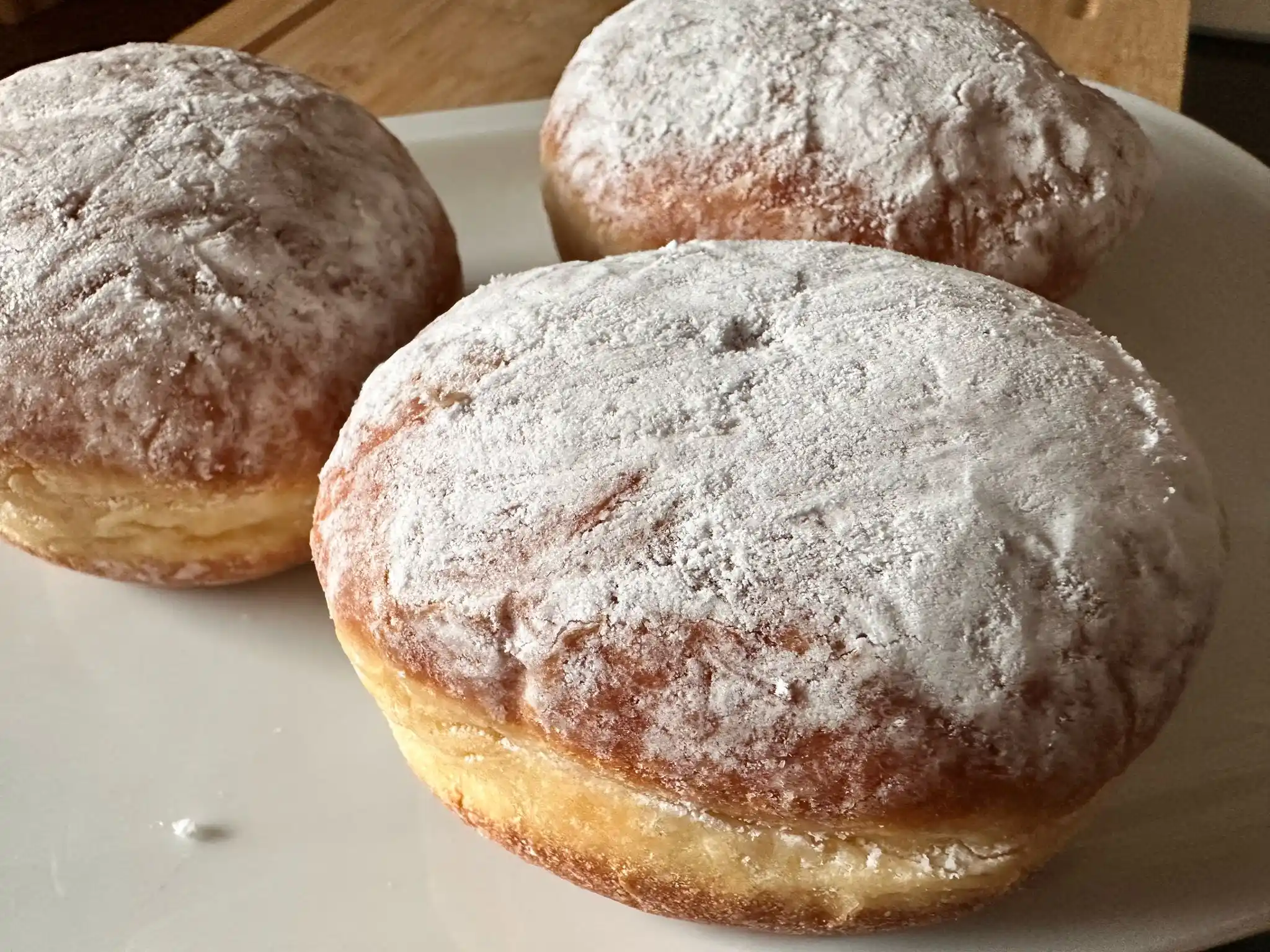 Image from Alois mit Hund: Faschingsbäckerei: Berliner, Krapfen oder Pfannkuchen? Ich sag Berline...
