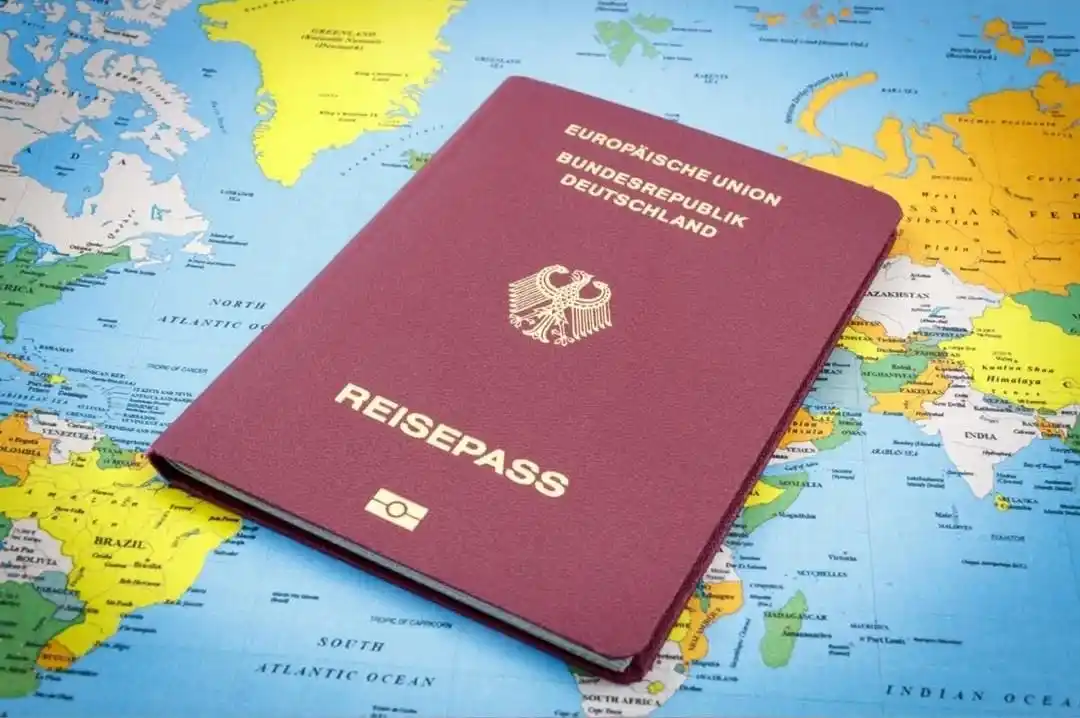 Image from Ammerbuch.de: ✈️🔎 *Jetzt an den Urlaub denken – Reisepässe & Ausweise checken!* 🔎✈...