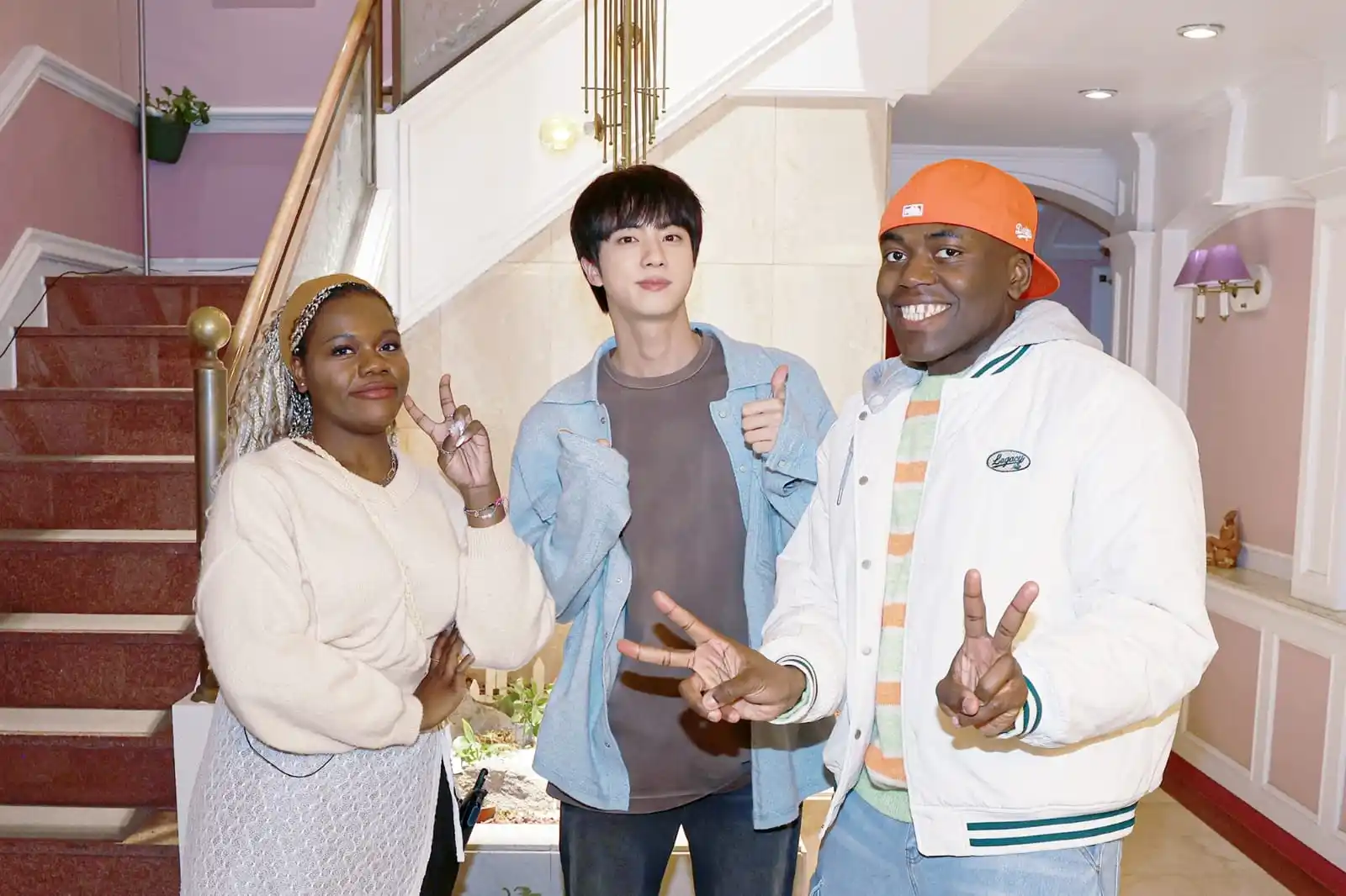 Image from BTS INFO: *[🌟| BTS OFICIAL TWITTER]*  [<a class="text-blue-500 hover:underline ...