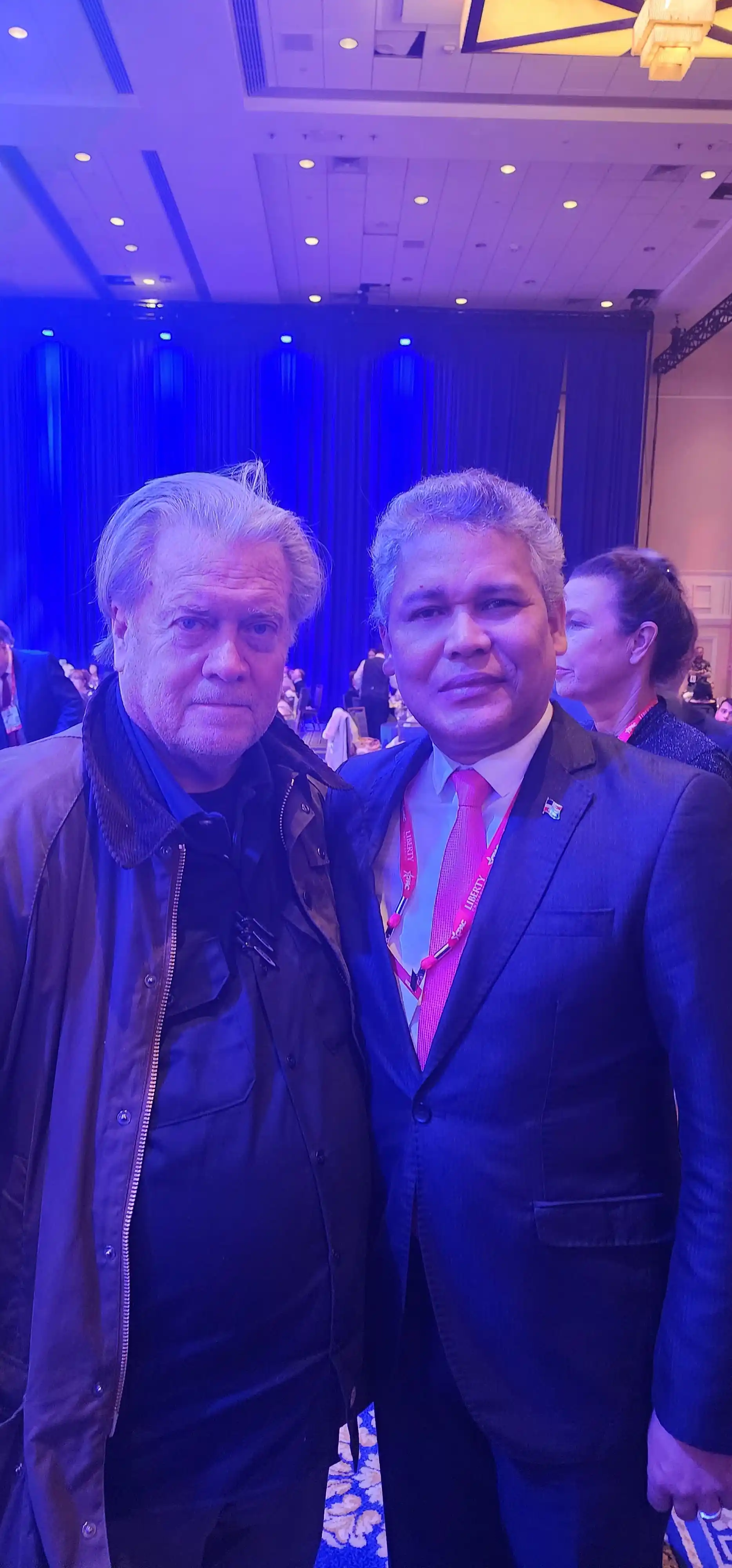 Image from Carlos Peña: Gracias don Steve Bannon por permitirnos contar con personas como uste...