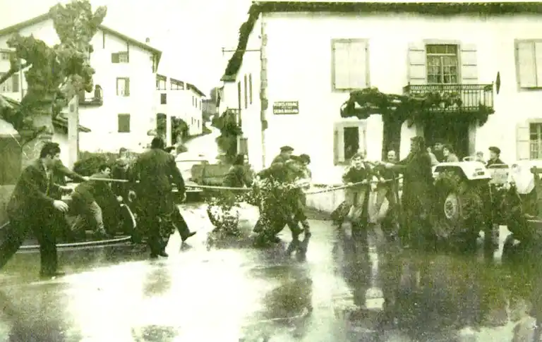 Image from Dantzan: Artedrama artefakto politiko gisa: Iholdiko 1974ko toberak https://dan...