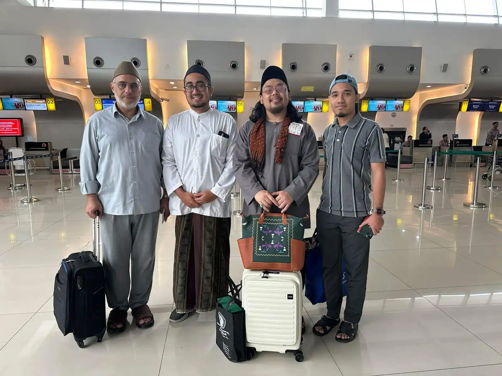 Dr. Al-Habib Ali Baqir Al-Saqqaf Lc., M.A., Ph.D. post