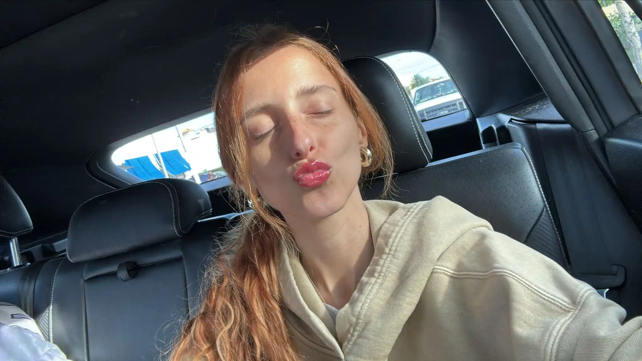 Eliane post