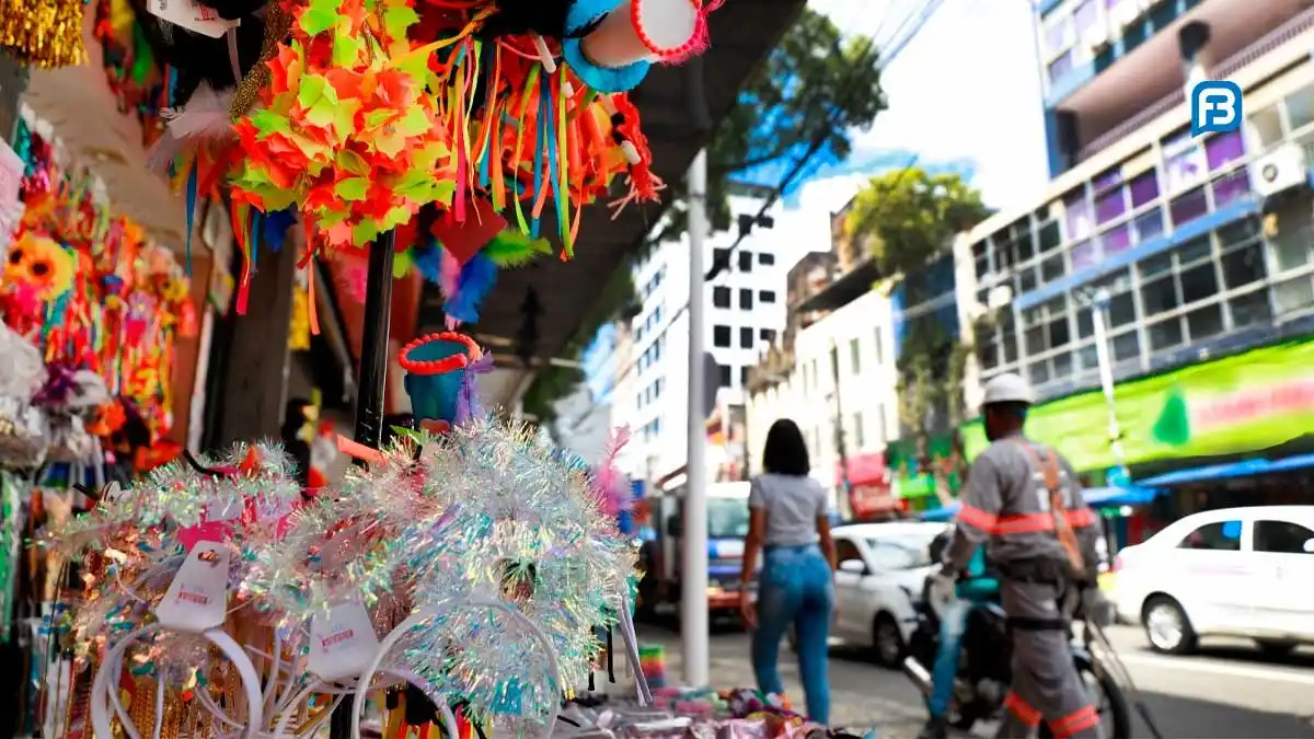 Image from Fala Barreiras, Portal de Notícias: *SERPENTINAS METÁLICAS SÃO PROIBIDAS NO CARNAVAL DA BAHIA* _Nova lei e...