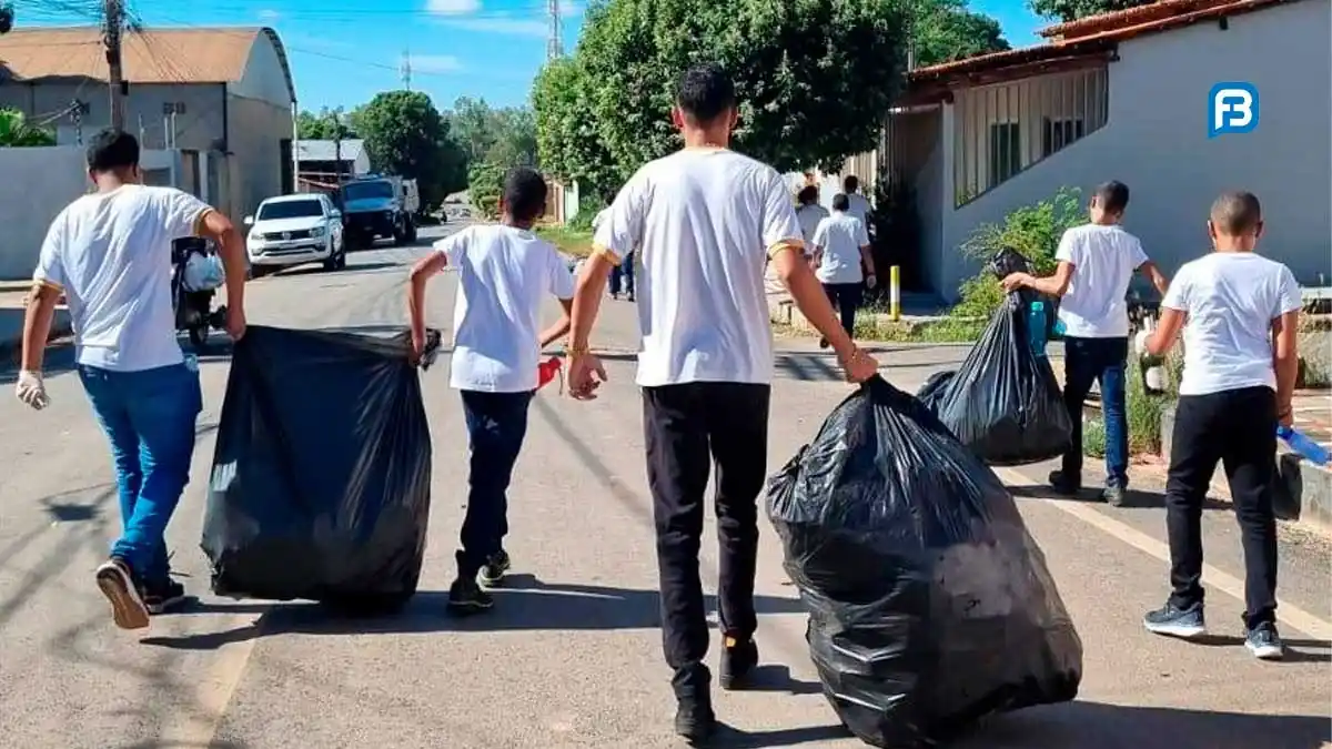 Image from Fala Barreiras, Portal de Notícias: *COMBATE AO AEDES AEGYPTI MOBILIZA ALUNOS DA ESCOLA LAR DE EMMANUEL*
 ...