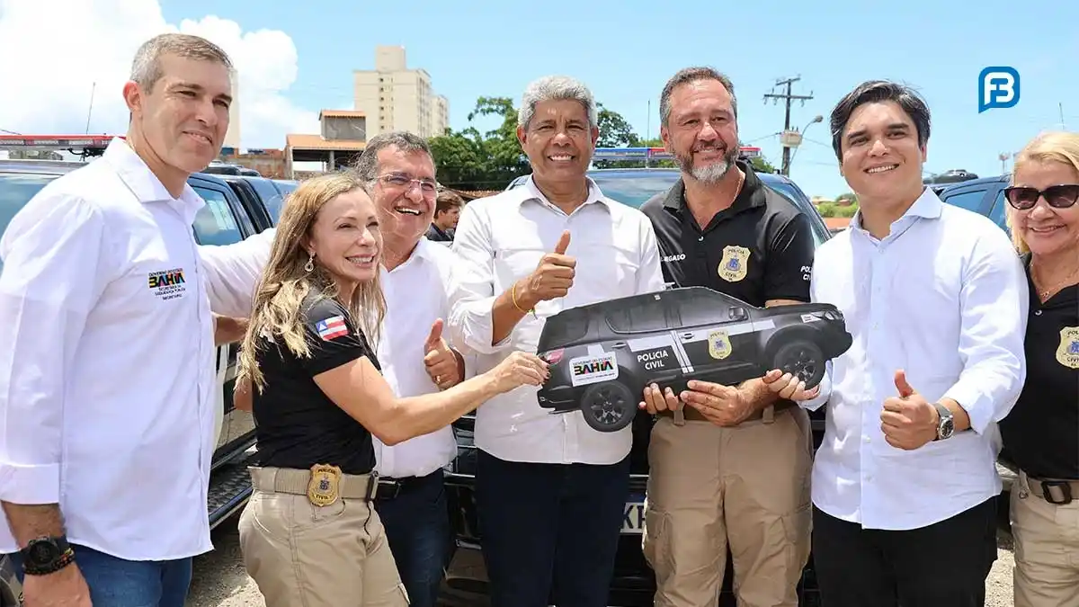 Image from Fala Barreiras, Portal de Notícias: *DEPUTADO ANTONIO HENRIQUE JR ENTREGA VIATURAS NO OESTE* _Antonio Henr...