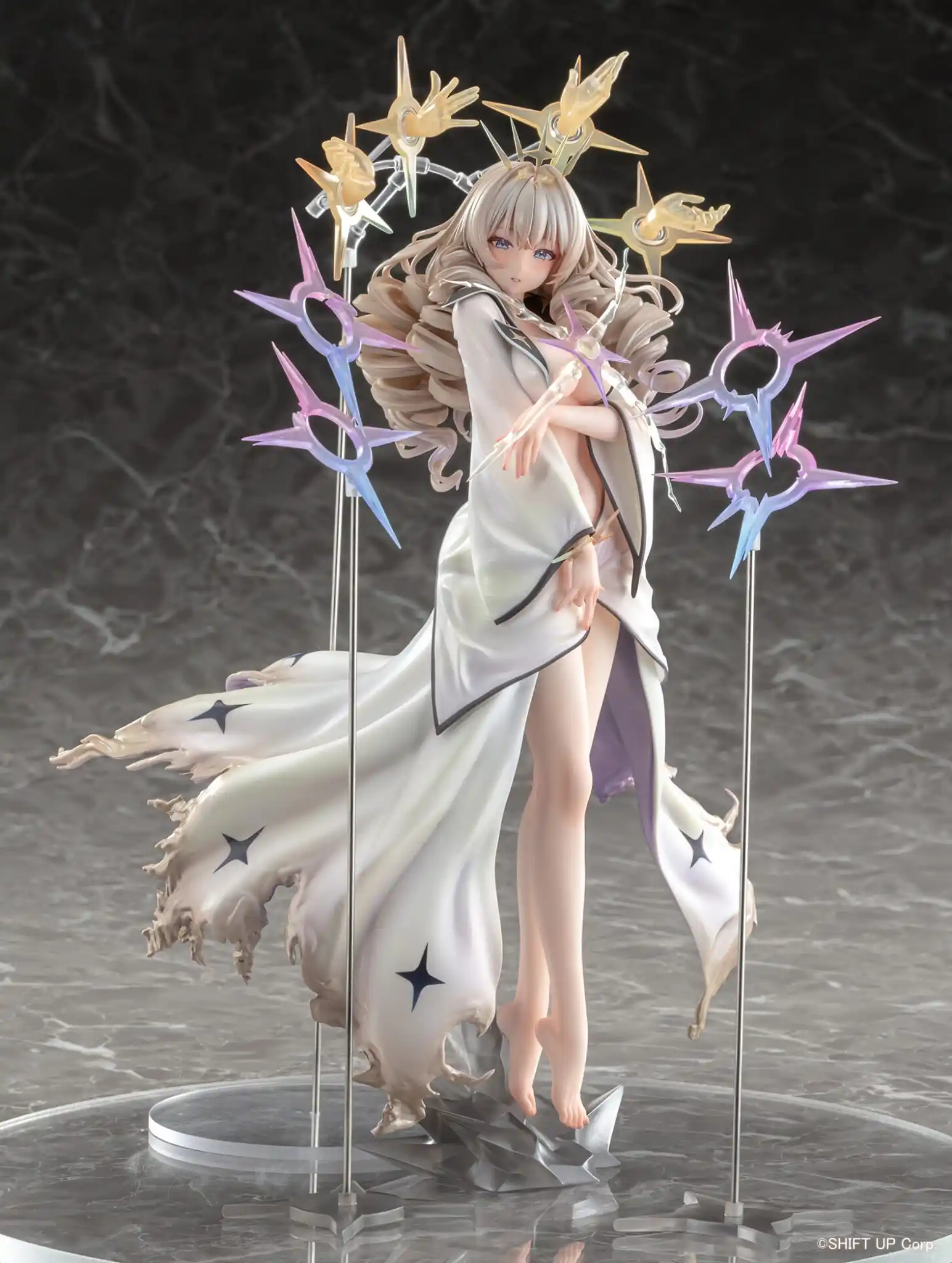 Image from GODDESS OFVICTORY:NIKKE: 🌟好評配信中の人気スマホゲーム「勝利の女神:NIKKE」より「クラウン-ネイキッドキング」 1/7 スケールフィギュアの監修中彩色原型が初...