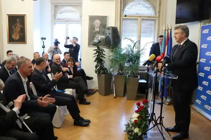 Image from HDZ DNŽ: [ANDREJ PLENKOVIĆ]      U Društvu hrvatskih književnika obilježili smo...