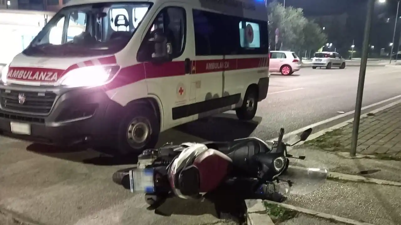 Image from IlPescara: Prova ad allontanarsi dopo un incidente tra la sua auto e uno scooter ...