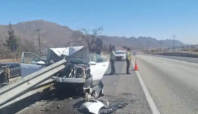 Image from Impacto Informativo TB: ¡¡Quedan ensartados en la barrera metálica de protección!! <a class=...
