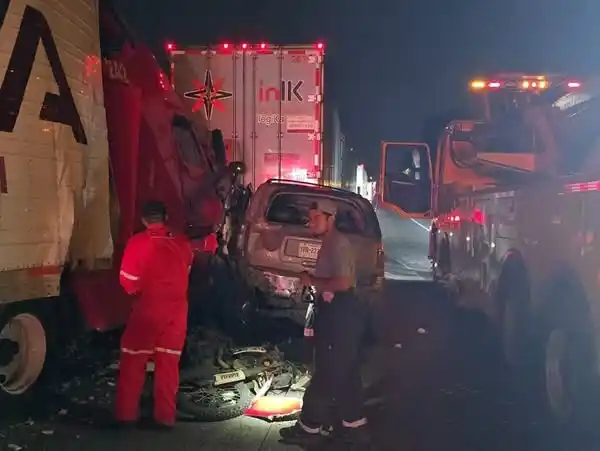 Image from Impacto Informativo TB: Accidente múltiple en autopista Orizaba-Córdoba deja seis heridos <a ...