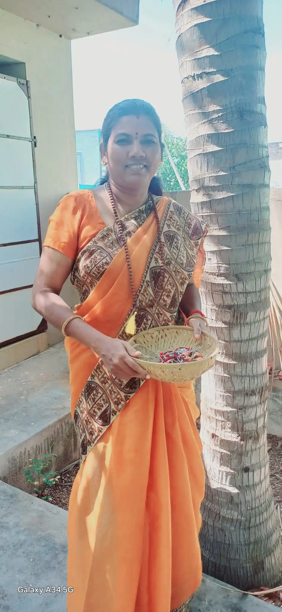 Image from இயற்கையைநேசிப்பவள் - Adiyogi Indumati Shiva Manisha Fashion Creative Designer: பிச்சை பாத்திரம் ஏந்தி வந்தேன் ஐயனே என் ஐயனே யாம் ஒரு, பிச்சை பாத்திரம...