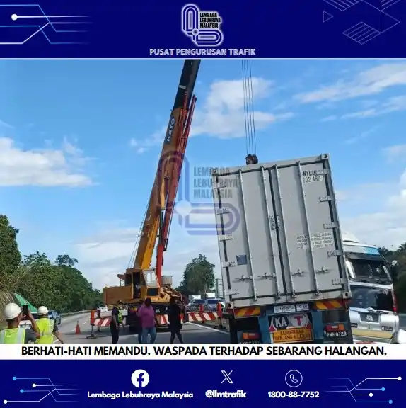 Image from LLM Info Trafik: *INFO TERKINI KEMALANGAN (E2 - LEBUHRAYA UTARA SELATAN)*  6.34pm🔸LUS@...