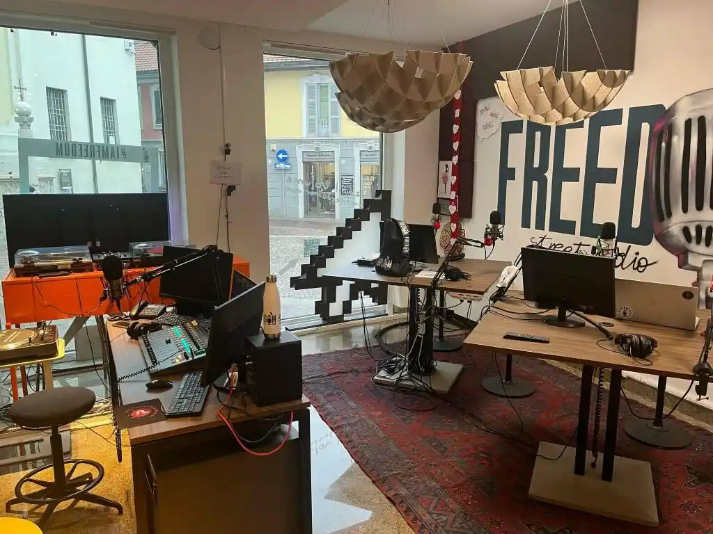Image from MBNews - Giornale online Monza e Brianza : *A Brugherio la radio che misura la felicità con una calamita*  _Leggi...