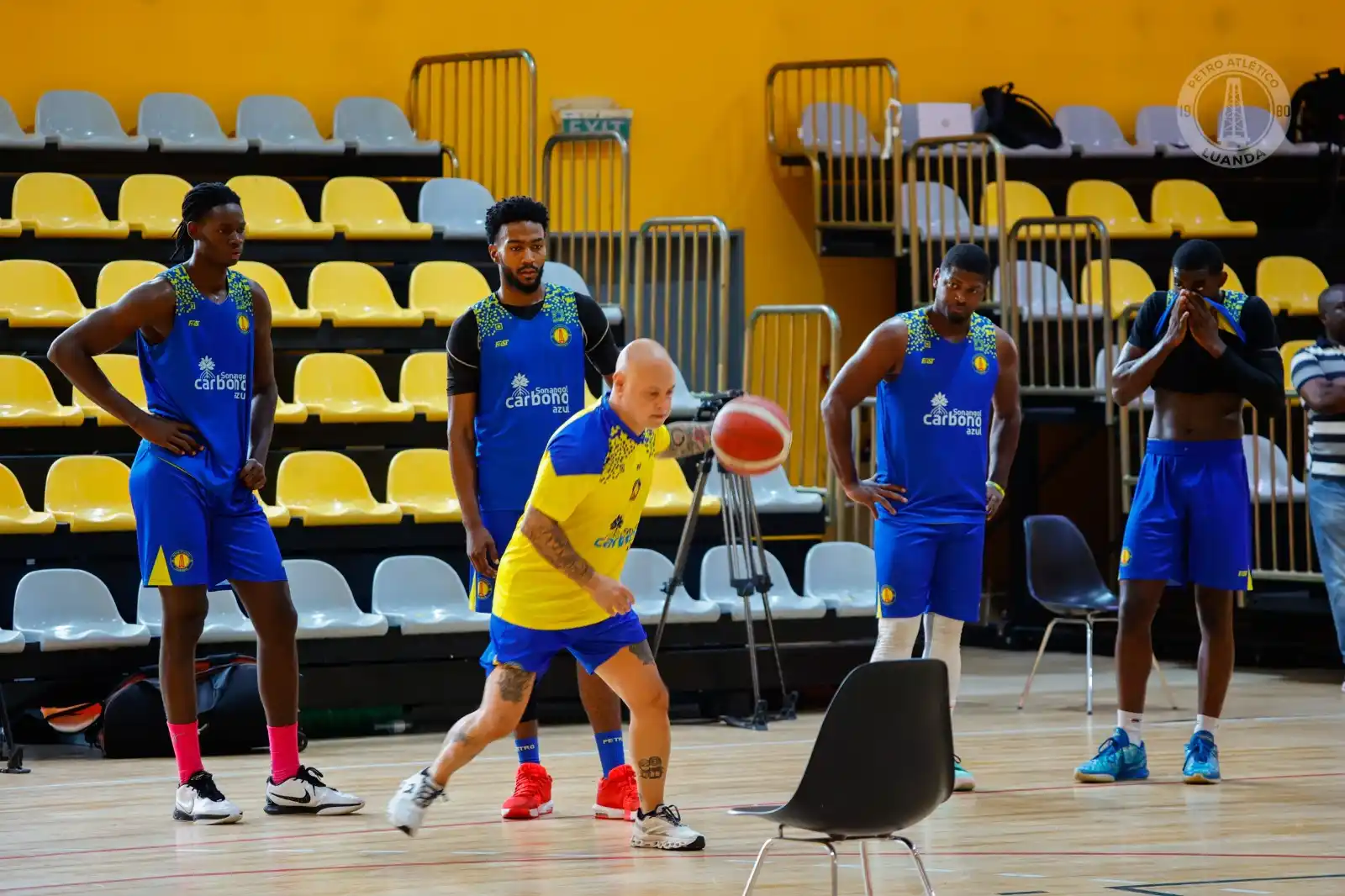 Petro de Luanda  post