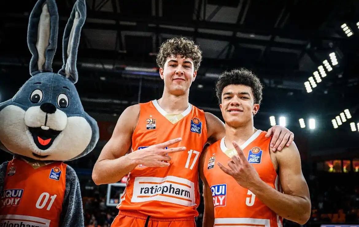 Image from ratiopharm ulm: 𝙒𝙞𝙣 𝙬𝙞𝙩𝙝 𝙤𝙪𝙧 𝙧𝙤𝙤𝙠𝙞𝙚𝙨 😤🏀  Mir einem Endstand von 92:...