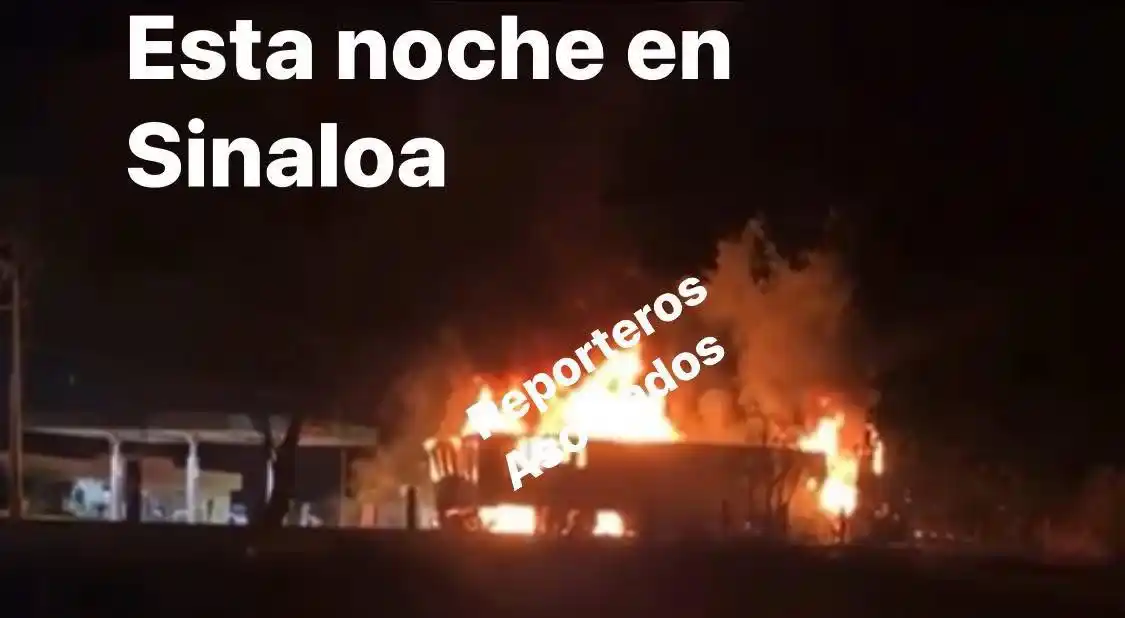 Image from Reporteros Asociados: Reportan el incendio de dos trailers en carretera de Caímanero, en el ...