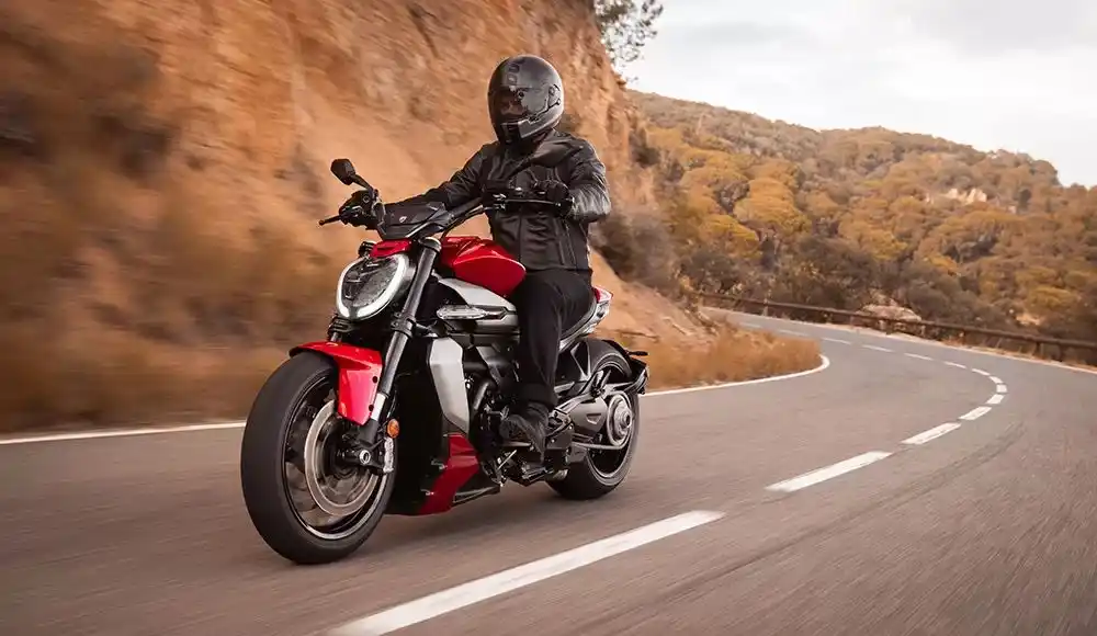 Image from Revista Motojornal: A Diavel acaba de revelar todos os detalhes da musculada sport cruiser...