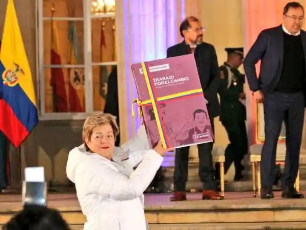 Image from Senador Antonio Correa: Es una lástima la renuncia de la Ministra de Trabajo @GloriaRamirezRi,...