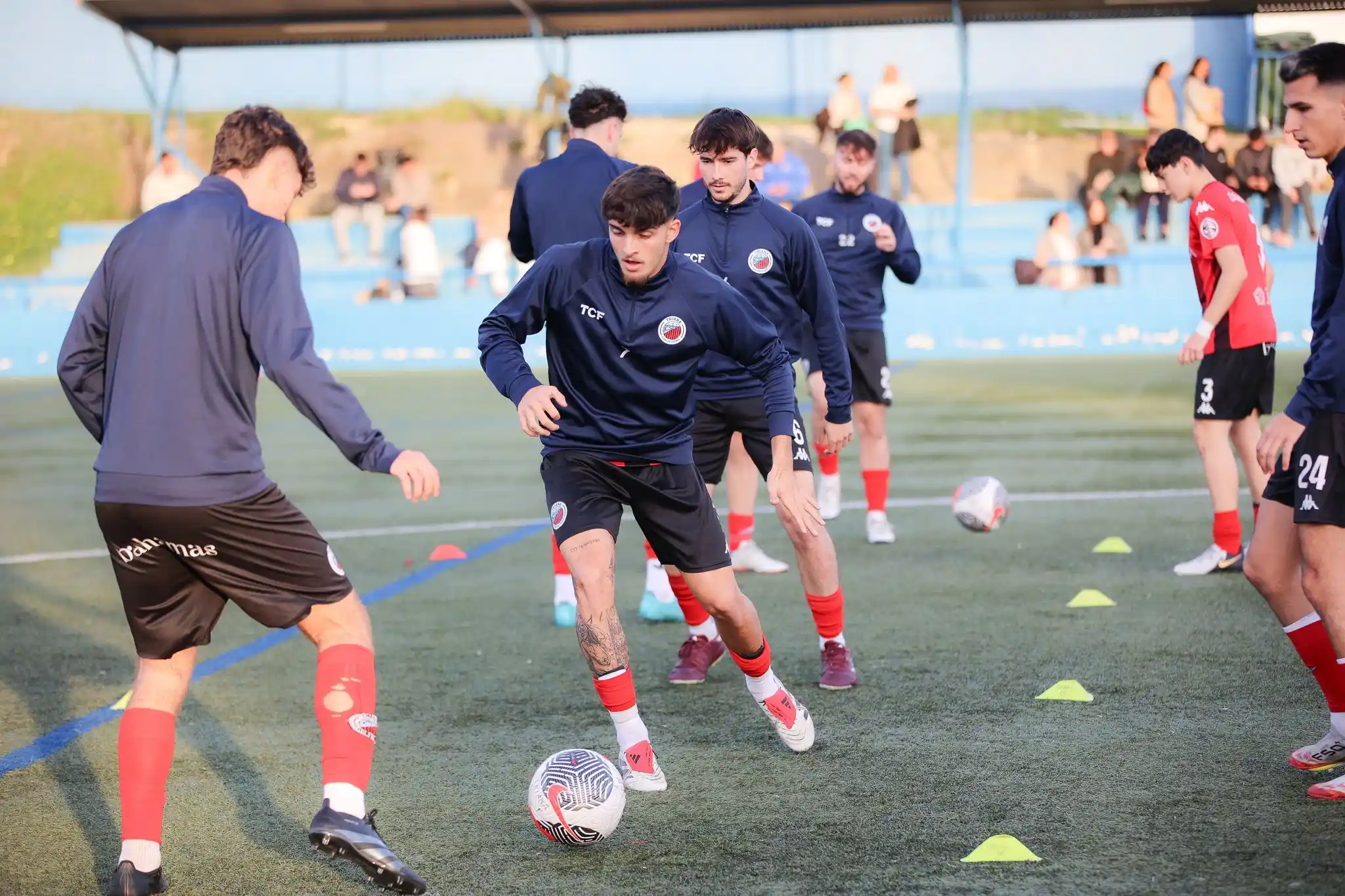 Image from Triana CF: ¡Calientan los nuestros sobre el césped del Municipal de Loreto! <a ...