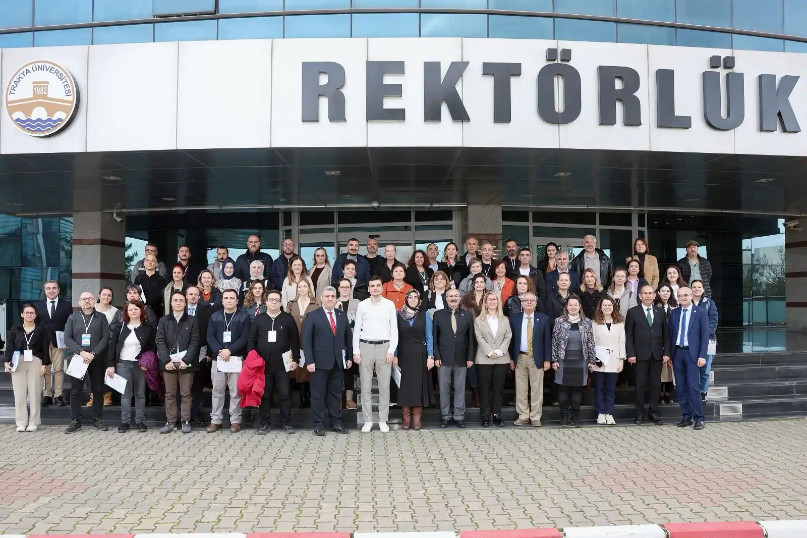 Image from Türkiye Yeşilay Cemiyeti: Trakya Üniversitesi’nde 27-30 Ocak tarihleri arasında akademisyenlere ...