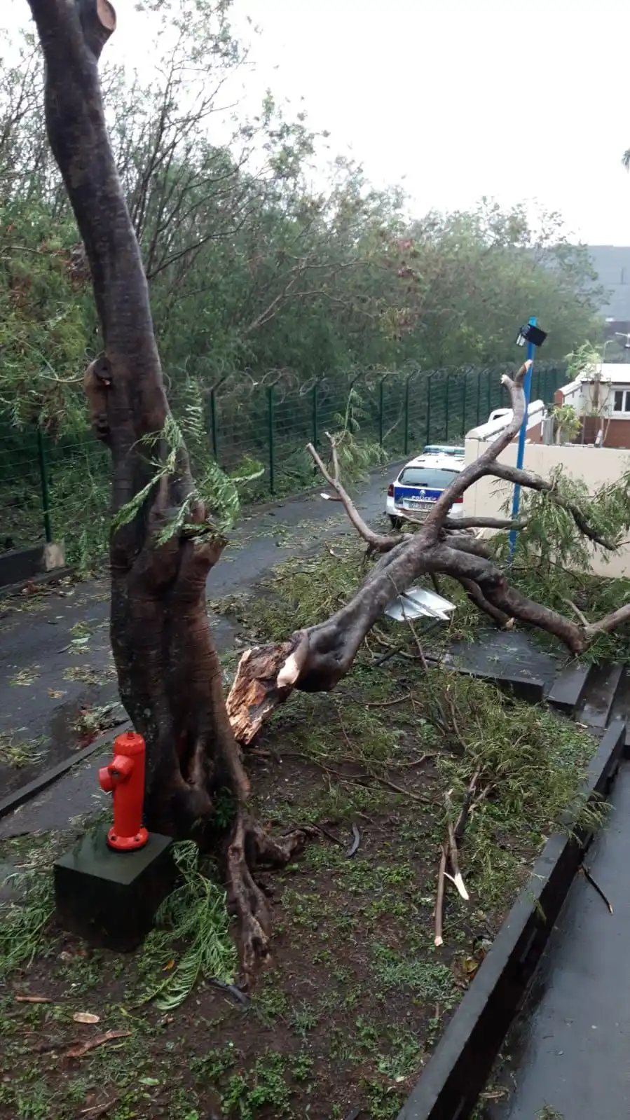 Image from UN1TÉ: Soutien à tous les Réunionnais.   Après le passage du cyclone Garance ...