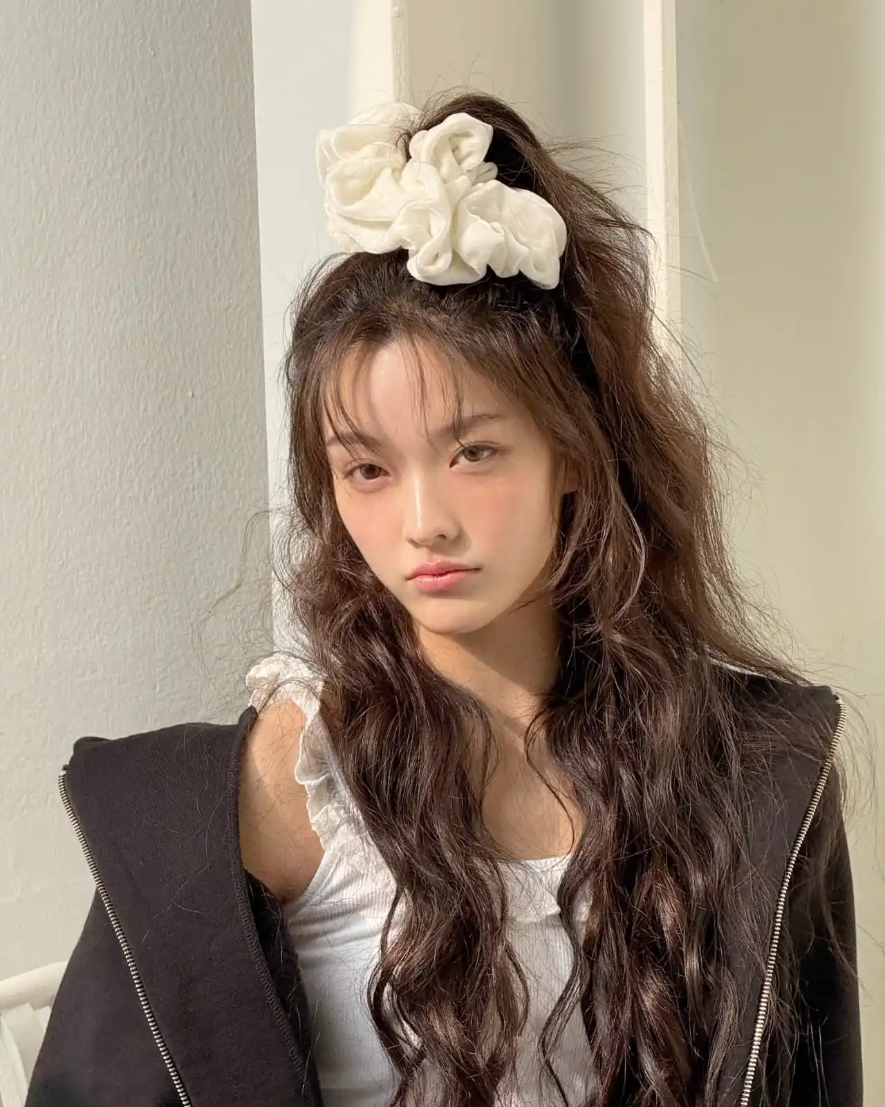 Image from UPDATE ILLIT 💜: *༊·˚ X UPDATE  ་༘࿐* ᯓ★ : [ BEHIND📸 ]    ꒰🤍꒱   ┊  ┊      ✧°  ⊹  <a cl...