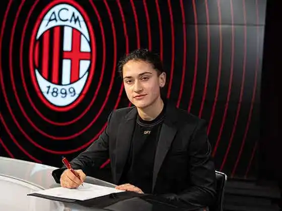 Image from AC Milan | Diavoli Rossonero Unofficial: 📢 *Ufficiale: Nadine Sorelli rinnova con il Milan fino al 2028!* 🔴⚫ ...