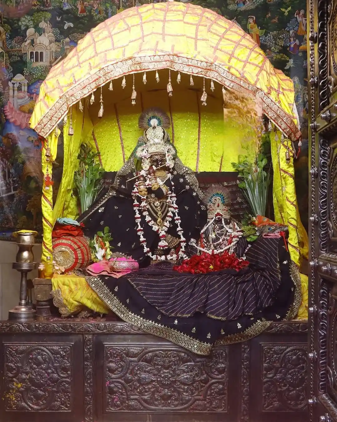 बांके बिहारी जी परिवार post