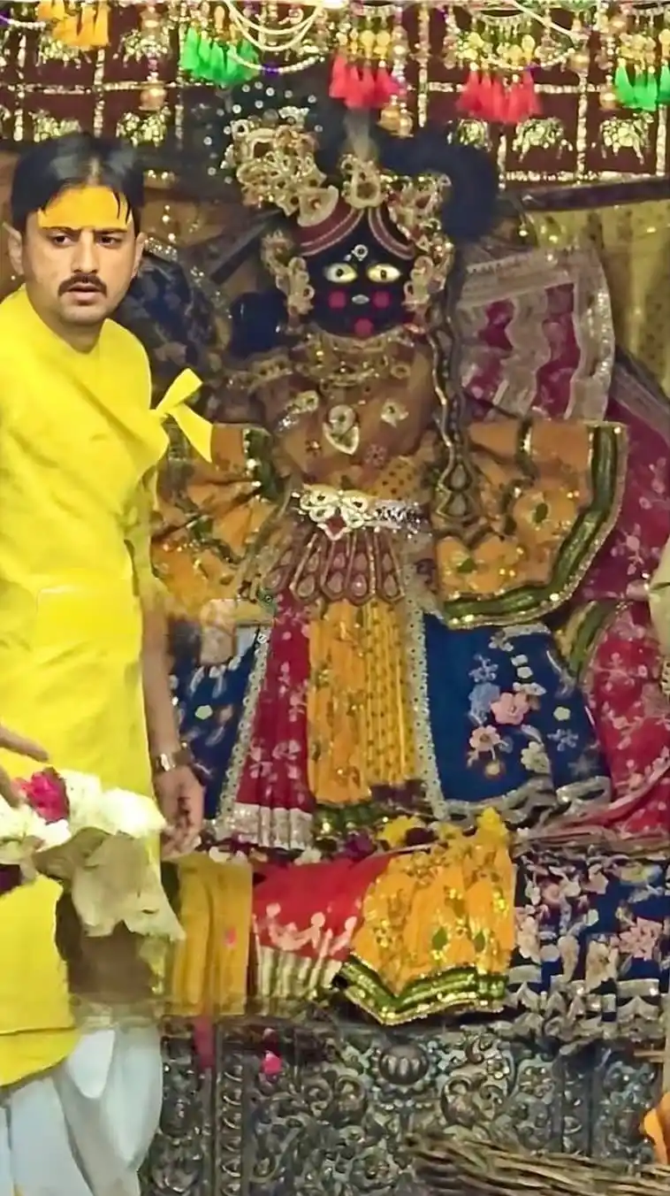 बांके बिहारी जी परिवार post