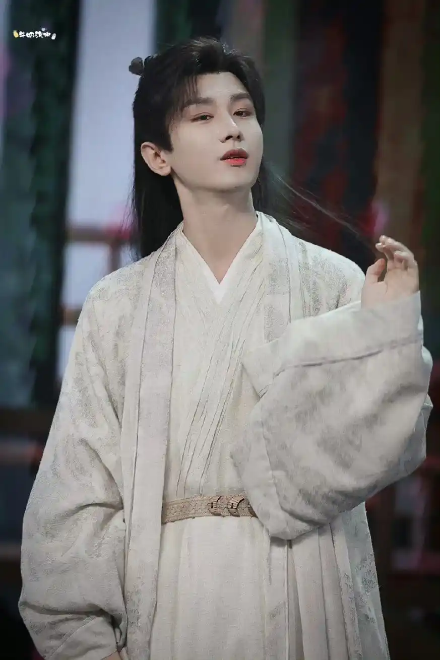 𝗖𝗵𝗲𝗻𝗴 𝗬𝗶 (傅诗淇) post