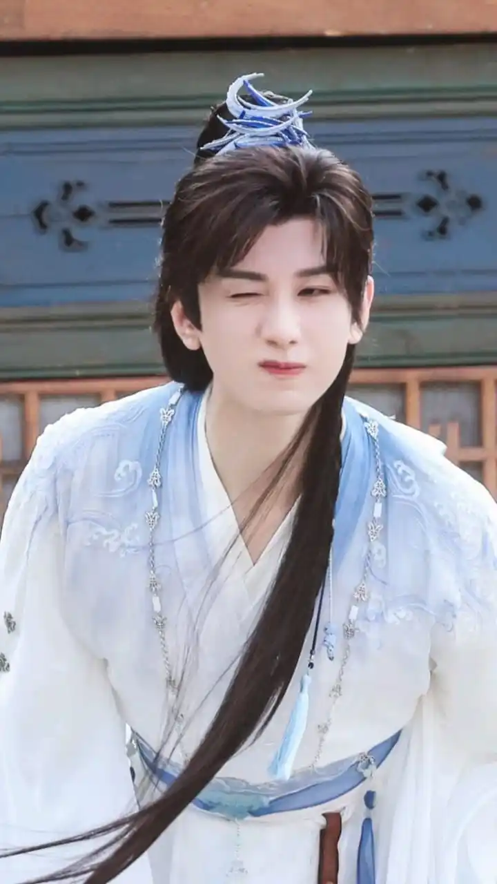 𝗖𝗵𝗲𝗻𝗴 𝗬𝗶 (傅诗淇) post