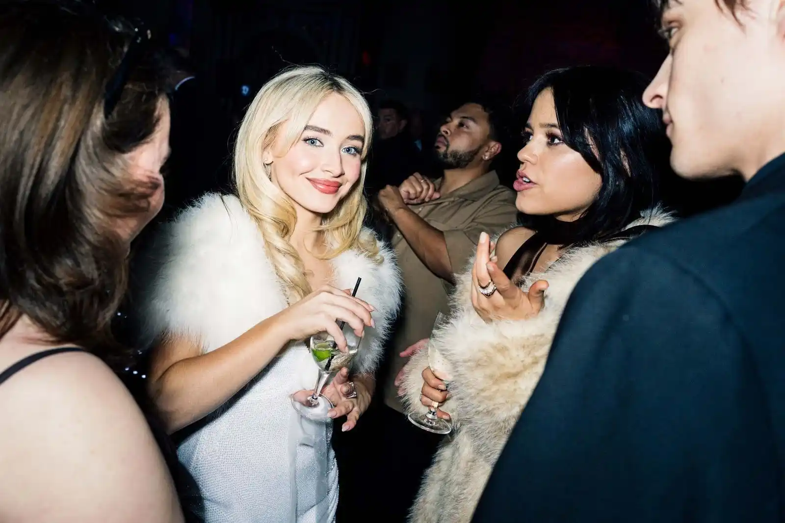 Image from Espresso News | 📰 ☕️🎄: Sabrina y Jenna en SNL50 🩵🖤...