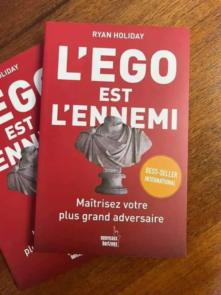 Image from Godfroy DOKOUI: L'EGO EST L'ENNEMI de Ryan Holiday explore comment l'ego peut entraver...