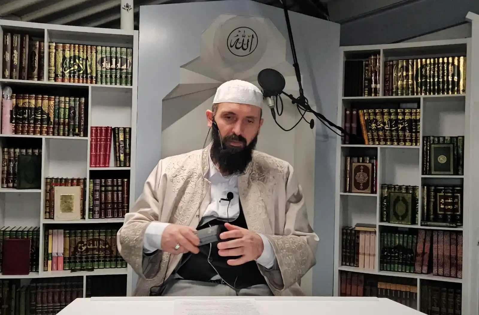 Image from Hoxhē Sinan Rushiti Hoxhë Sinan Rushiti: Këshillë për hir të Allahut: “Asgjë nuk meriton trishtim dhe pendim n...