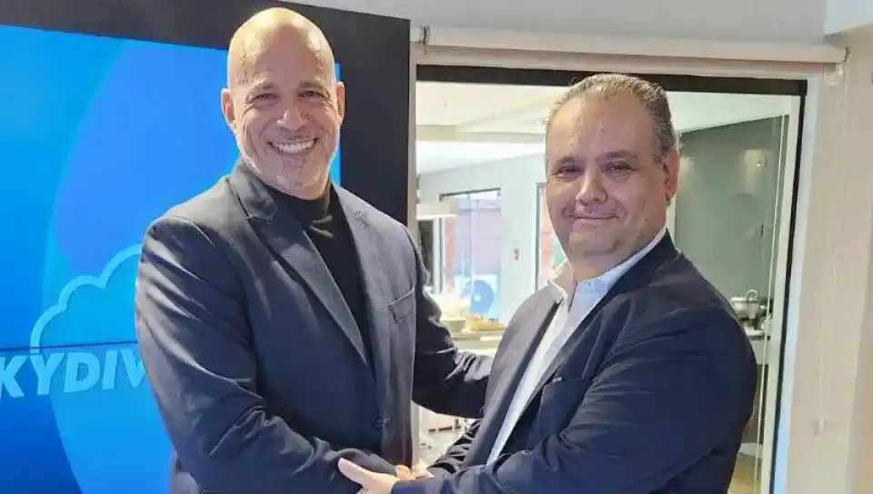 Image from InfoNegocios PY: Digipar Holding se alía con Skydiving 365 para expandir sus servicios ...