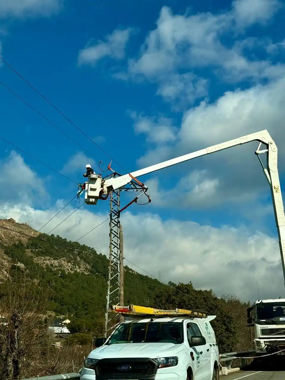 Image from Información Collado Mediano: 👷🏻 Ya han comenzado los trabajos de limpieza y desbroce de las bases...