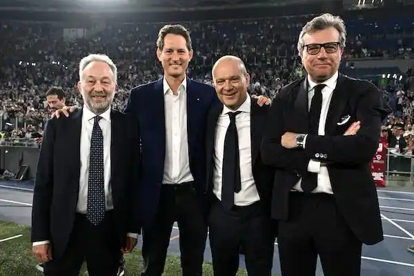 Image from Juventus Fans: *Ma la società dov'è? 🤷🏻♂️ Sti quattro pupazzi dove sono ora e a co...