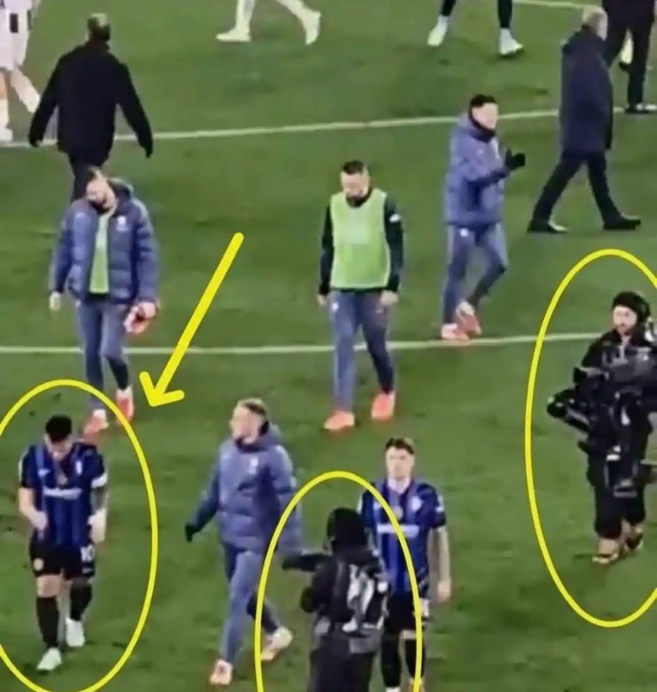 Image from Juventus Fans: *Manca la prova audio… 😂 <a class="text-blue-500 hover:underline curs...