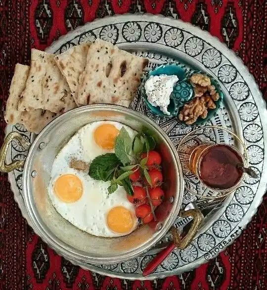 Image from کوهیاران: صبحي دیگر از راه رسیده است، و من آمدہ ام با صبح بخیری دیگر و با سینی...