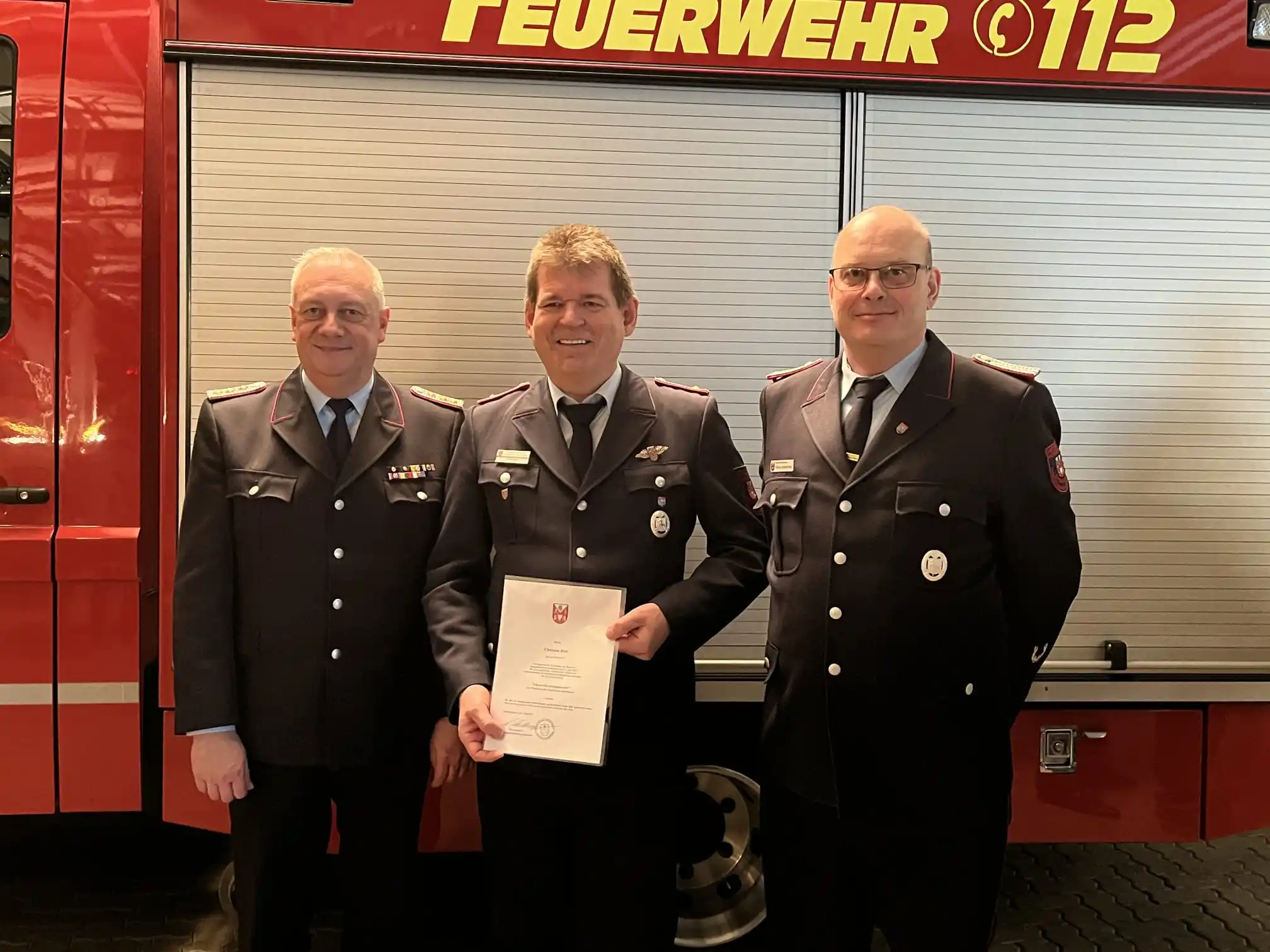 Image from Kreisfeuerwehr Schaumburg: Christian Röhl zum Ehrenortsbrandmeister ernannt Auf der JHV der Feue...